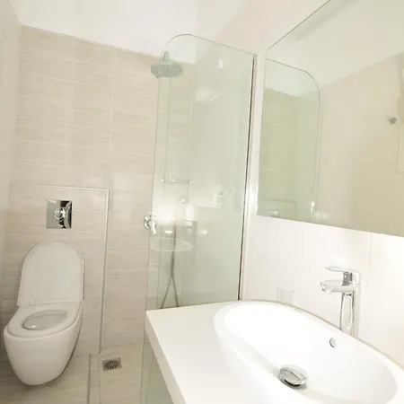 迪米特拉膳食公寓